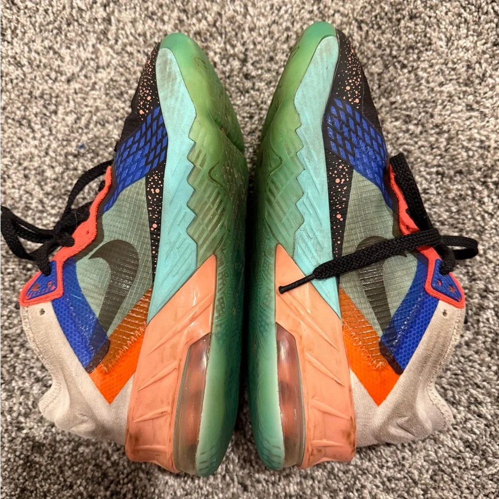 Nike LeBron 18 XVIII low tune squad space jam basketball shoes, youth size 4.5 - Picture 9 of 14